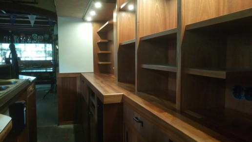 houten barachterkast met inbouwspotjes, meubelmaker amsterdam cabinetmaker custom handmade furniture op maat gemaakt maatwerk meubels