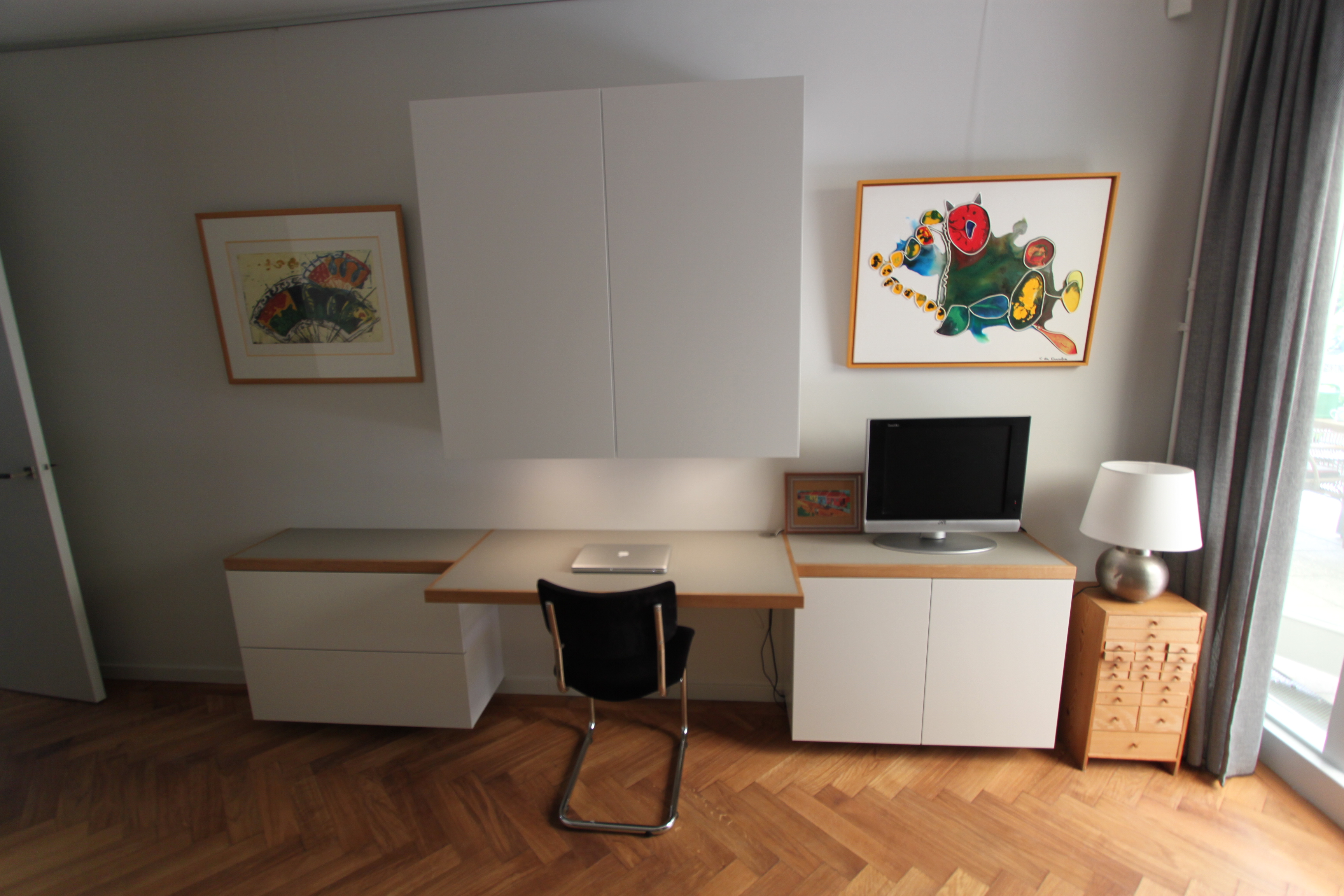Super 3161_1 bureau met witte kastjes, grijs blad en massief houten DR-05