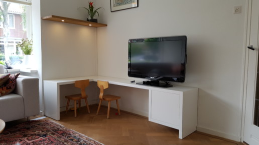 wit tv meubel met kinderzitje, meubelmaker amsterdam cabinetmaker custom handmade furniture op maat gemaakt maatwerk meubels